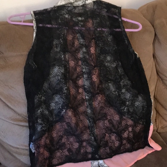 Cute button down blouse - Picture 2 of 5